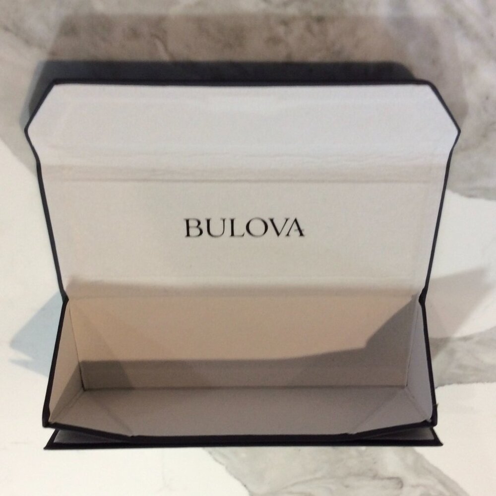 Bulova Triangular Foldable Eyeglass/Sunglass Leat… - image 2